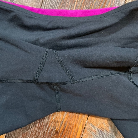 Lululemon Reverse Groove Shorts Size 6 Black Raspberry Waistband - Picture 14 of 15
